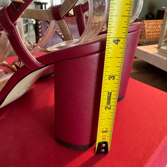 VALENTINO Rockstud T Strap City Sandal - Picture 6 of 7